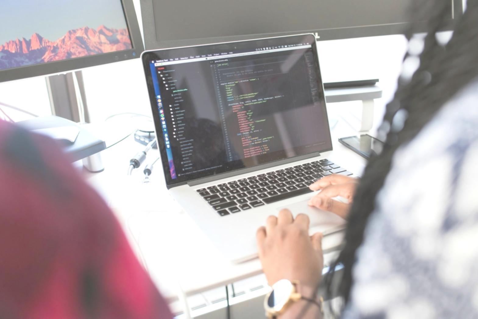 Database migration strategy planning with system architecture blueprints